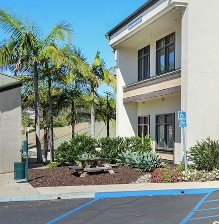 285 North El Camino Real