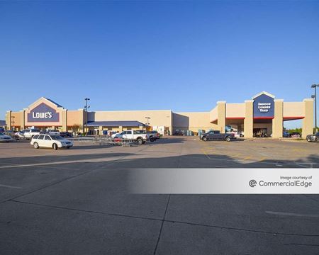 902 East US Highway 80 - Forney