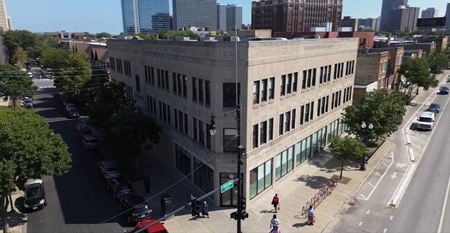 Photo of commercial space at 1025 W Sunnyside Ave in Chicago