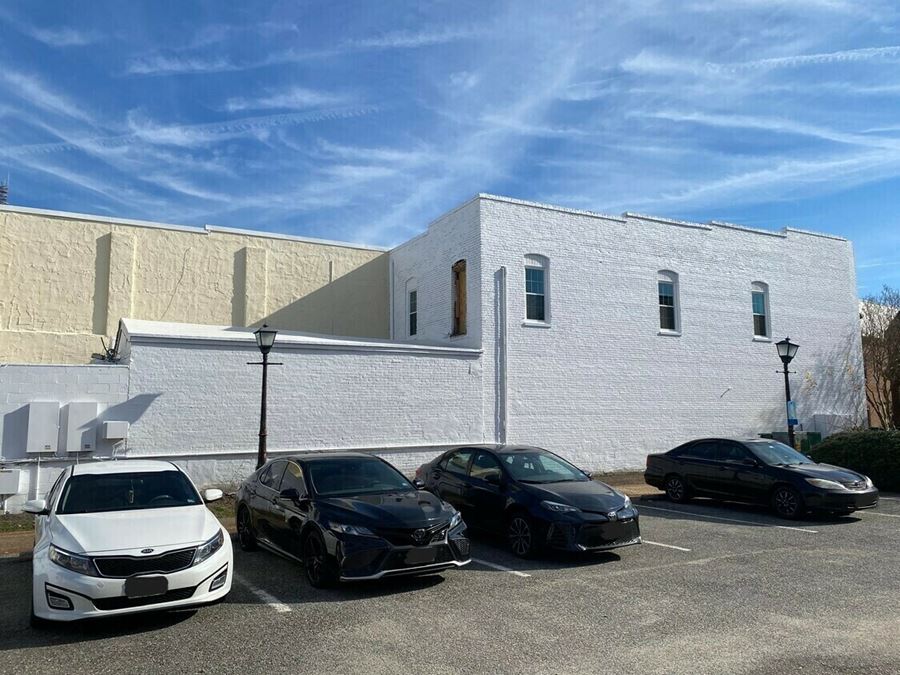 16 W Queens Way