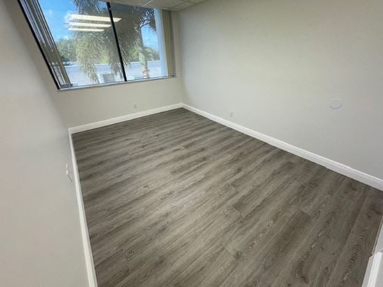 150 SF Suite 501L Executive Office Space