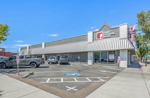 100% Leased Bank Anchored Retail Building