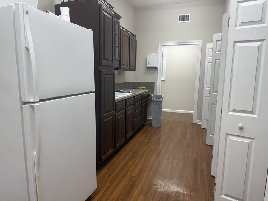 5215 Highway Ave #100