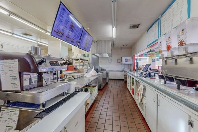 TURNKEY RESTAURANT INVESTMENT IN NORTHEAST HEIGHTS