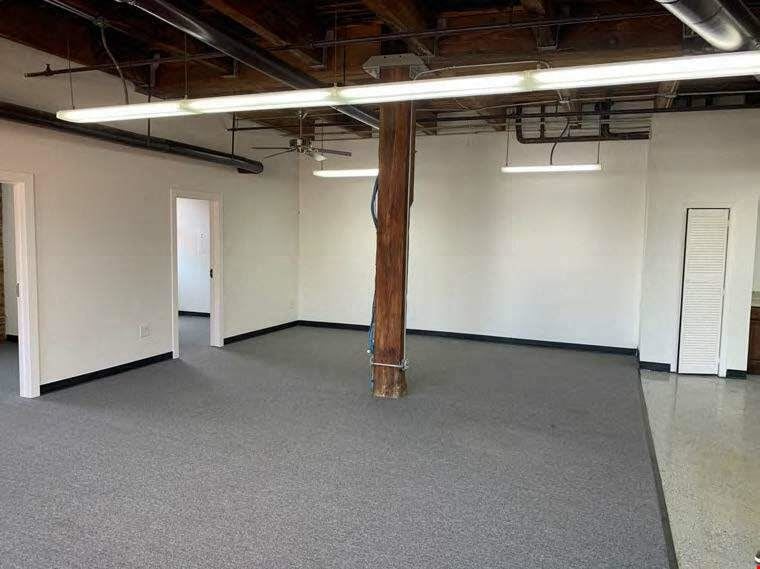 1229 N North Branch Street Suite 218 For Lease