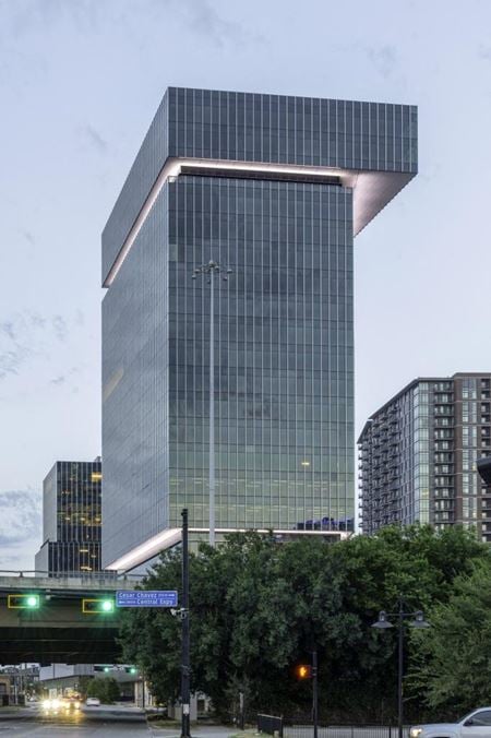 Retail space for Rent at 2500 Pacific Ave in Dallas
