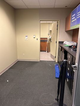 Excess Retail/Office Space in Strack & Van Til