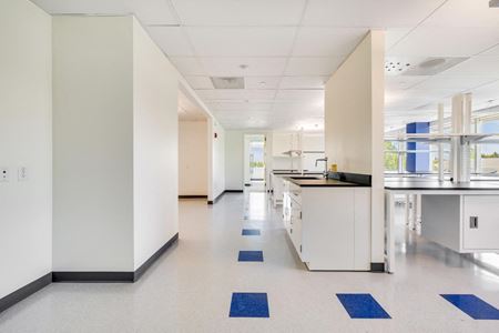 304      Space Photo Gallery 10