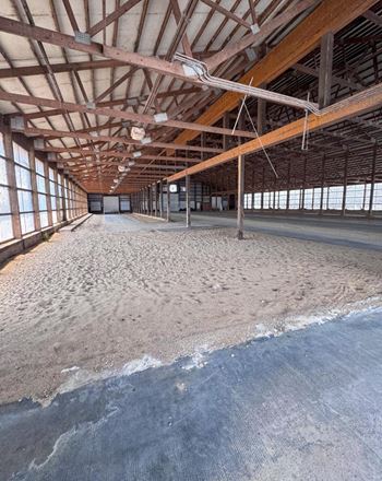 Large Industrial Warehouse with Flexible Layout & High-Capacity Doors