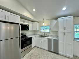 7316 NE Waldo Road - Building and Outdoor Storage Yard
