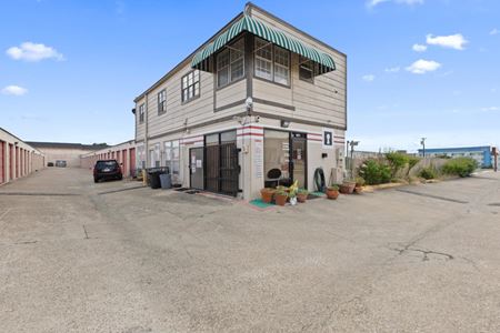Photo of commercial space at 1920 1-35E in Lancaster