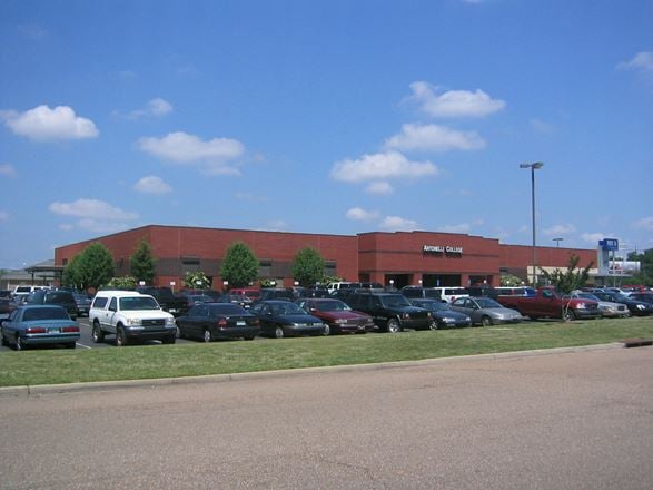 2323 Lakeland Drive