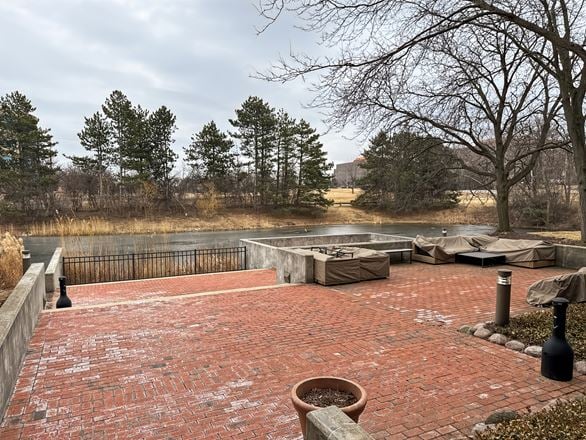 IL, Lisle - Corporate Lakes 1