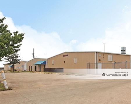 Industrial space for Rent at 606 North Redbud Avenue in Broken Arrow