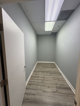 Building - 298 Commerce Park Drive