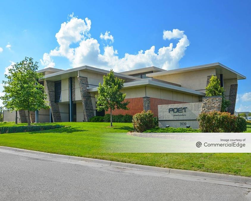 3939 North b Road, Wichita, KS Office Space