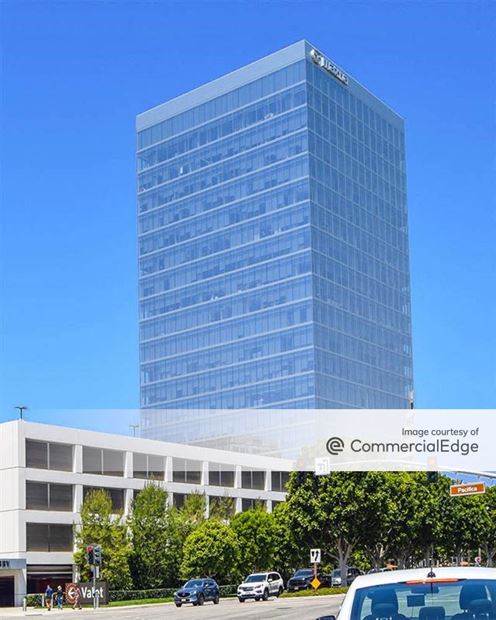 400 Spectrum Center