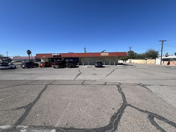 Retail space for Rent at 6416 S 12th Ave in Tucson