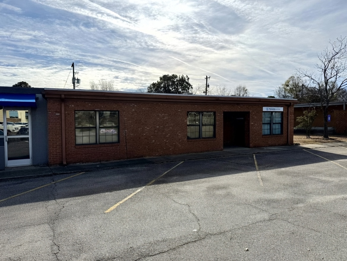 102 Hospital Dr, Warner Robins, GA 31088