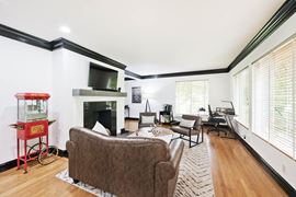1012 E 75th St