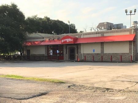 Photo of commercial space at 1134 N Main St in Pearland