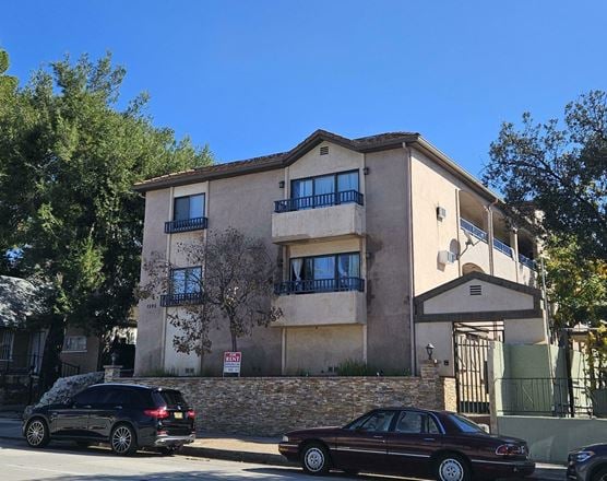 1590 N Fair Oaks Ave