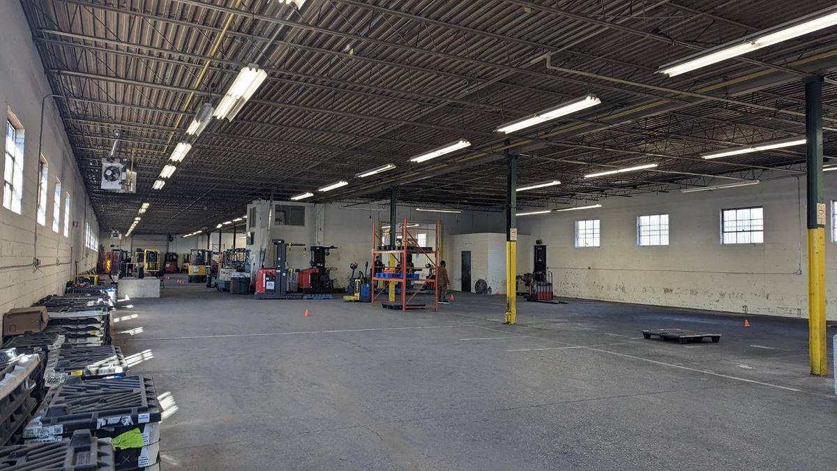 22,425 sqft private industrial warehouse for rent in Mississauga