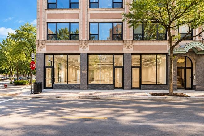 Retail space for Rent at 1101 W Lawrence Ave in Chicago