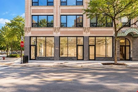 Retail space for Rent at 1101 W Lawrence Ave in Chicago