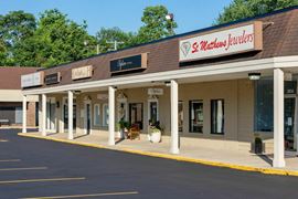 Chenoweth Plaza Shopping Center - Space for Lease