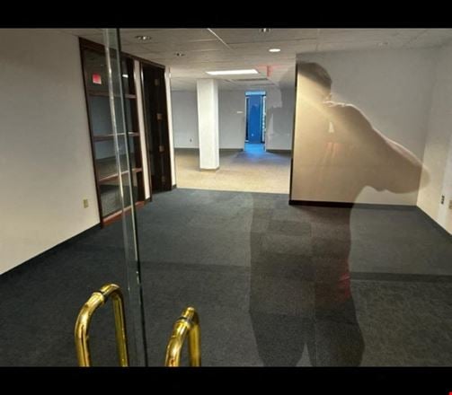 6513 SF Suite 200 Professional and Medical Office Space
