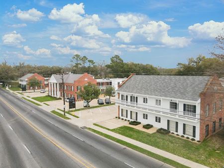 Photo of commercial space at 660 N Foster Dr in Baton Rouge