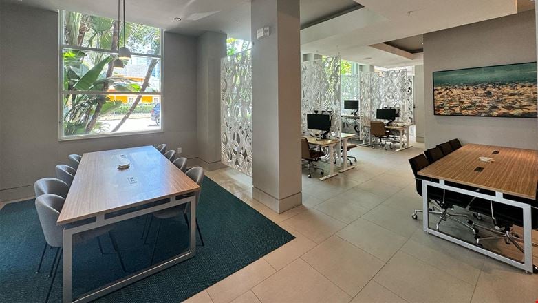 Apt CoWork - at Cottonwood Bayview