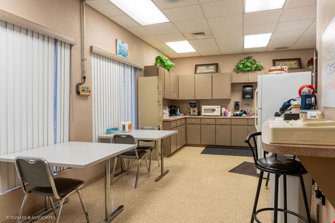 Office/Retail Building on 3± AC in Downtown Gainesville