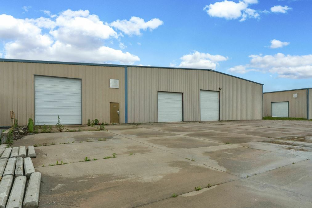 13,500 to 26,000 SF Office/Warehouse for Lease