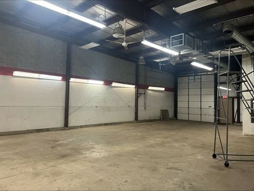 370 E. Prairie St. Suite 10
