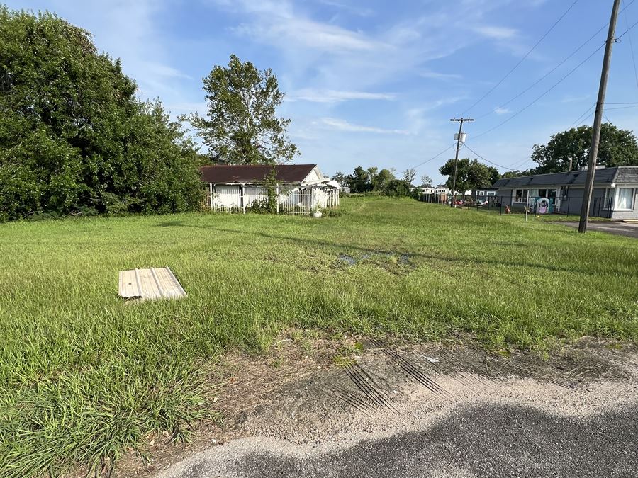 2531 S Bypass 35, Alvin- Comm Tear-Down or Prop Rehab Opportunity