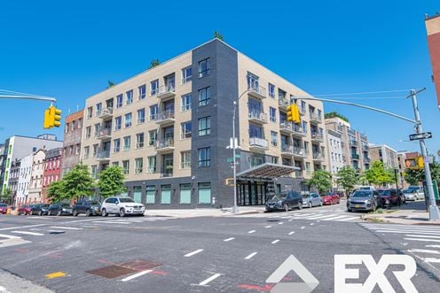73 Montrose Ave