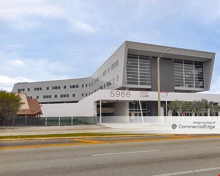 Retail space for Rent at 5966 S Dixie Hwy in South Miami