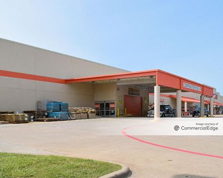Photo of commercial space at 909 West McDermott Drive in Allen