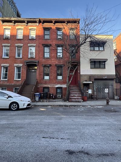 328 Berry St