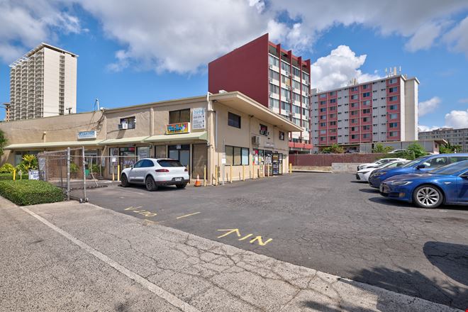 1694 Kalakaua Ave
