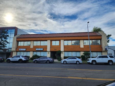 7041 Owensmouth Ave - Canoga Park