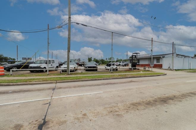 6149 Spencer Highway, Pasadena, TX 77505
