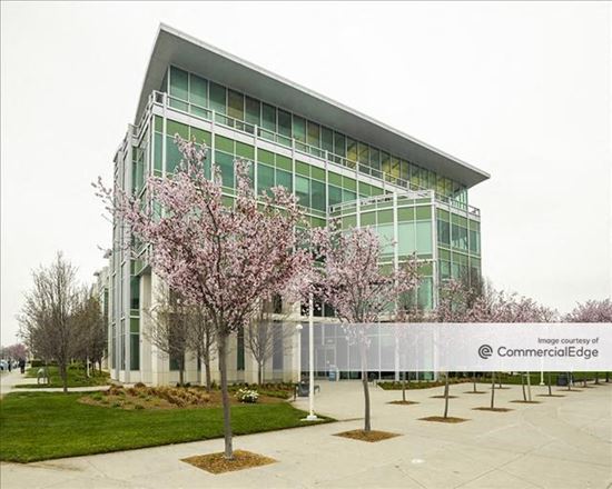 Pacific Shores Center - 2000 Seaport Blvd