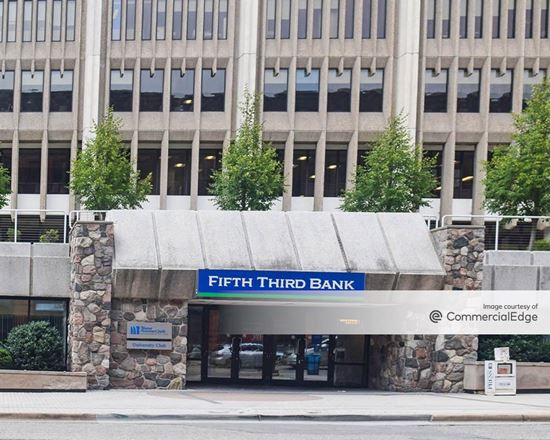 Fifth Third Center - 111 Lyon Street