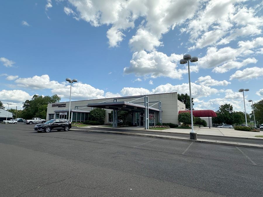 22,000 SF | 394 Lincoln Highway | Rare Turn-Key Auto Dealership & State-of-the-Art Collision Center For Sale