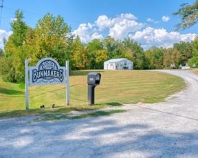 8193 Old Highway 13