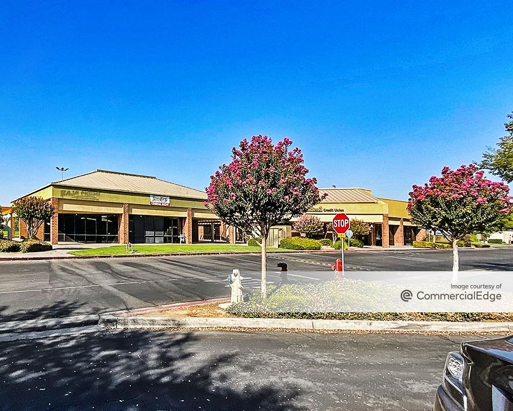 1050 Shaw Ave, Clovis, CA 93612