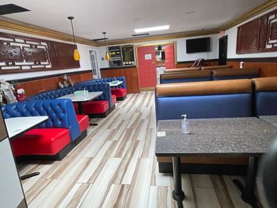 High Visibility Turnkey Restaurant w/ Lot